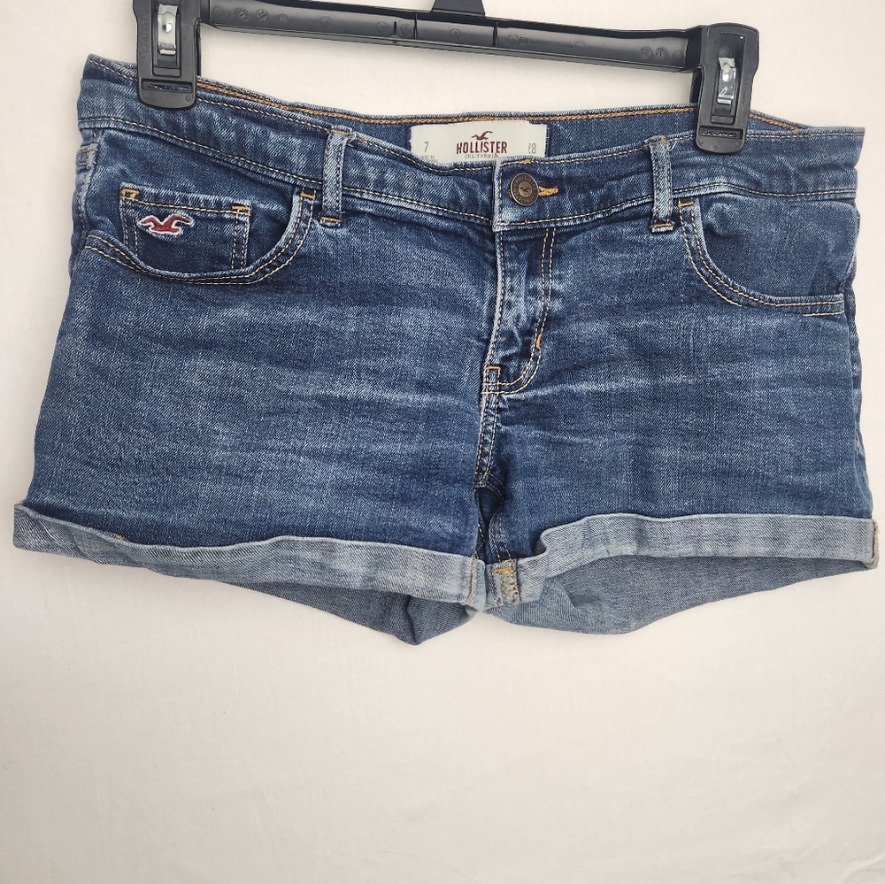 Hollister Denim Shorts size 7/28 Womens Low Rise Dark Wash Cuffed Casual Bottoms